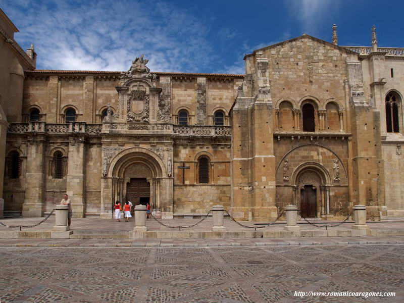 FACHADA SUR DEL TEMPLO CON SUS DOS PORTADAS